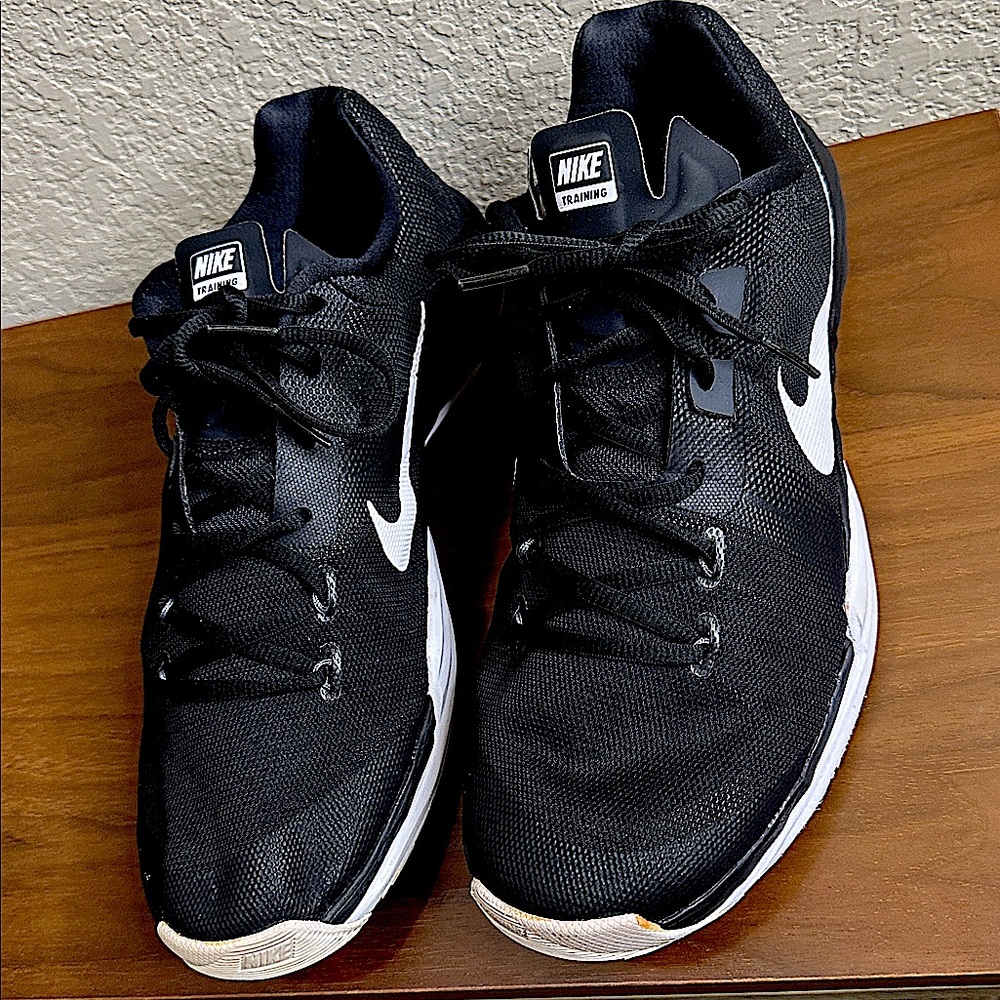 🎈🎈🎈 Sale!!! $15 Ship $4.99
Men's Black and White Athletic Shoes
Used. Size 10.5